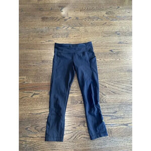 Women’s Lululemon Black Leggings Back Zipper Pocket Size 4 Yoga Running 1076